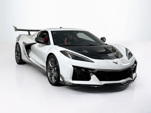 Used 2024 Chevrolet Corvette Z06 w/ Stealth Interior Trim Package RWD image 7