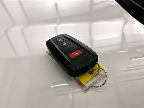 Used 2022 Toyota RAV4 XLE w/ XLE Grade Weather Package AWD/4WD image 9
