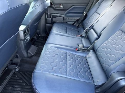 Used 2025 Toyota 4Runner Platinum AWD/4WD image 18