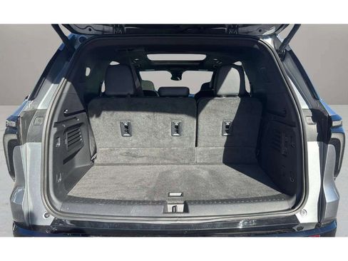Used 2024 Chevrolet Traverse RS w/ LPO, Floor Liner Package image 10