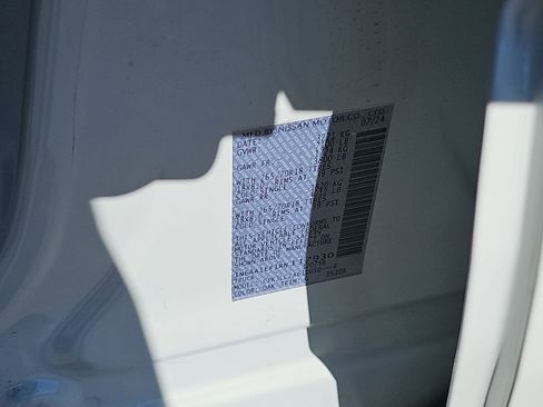 Used 2024 Nissan Titan SV w/ SV Convenience Package image 35