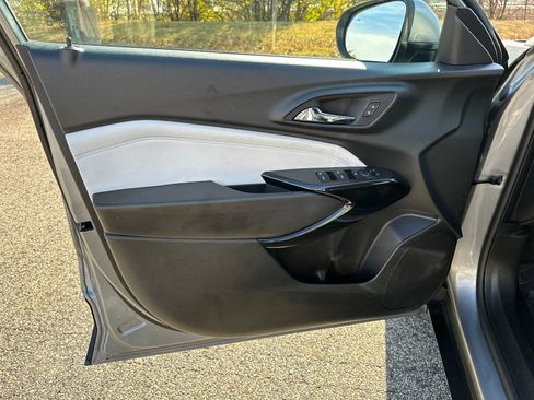 Used 2024 Chevrolet Trax LT w/ Driver Confidence Package image 10