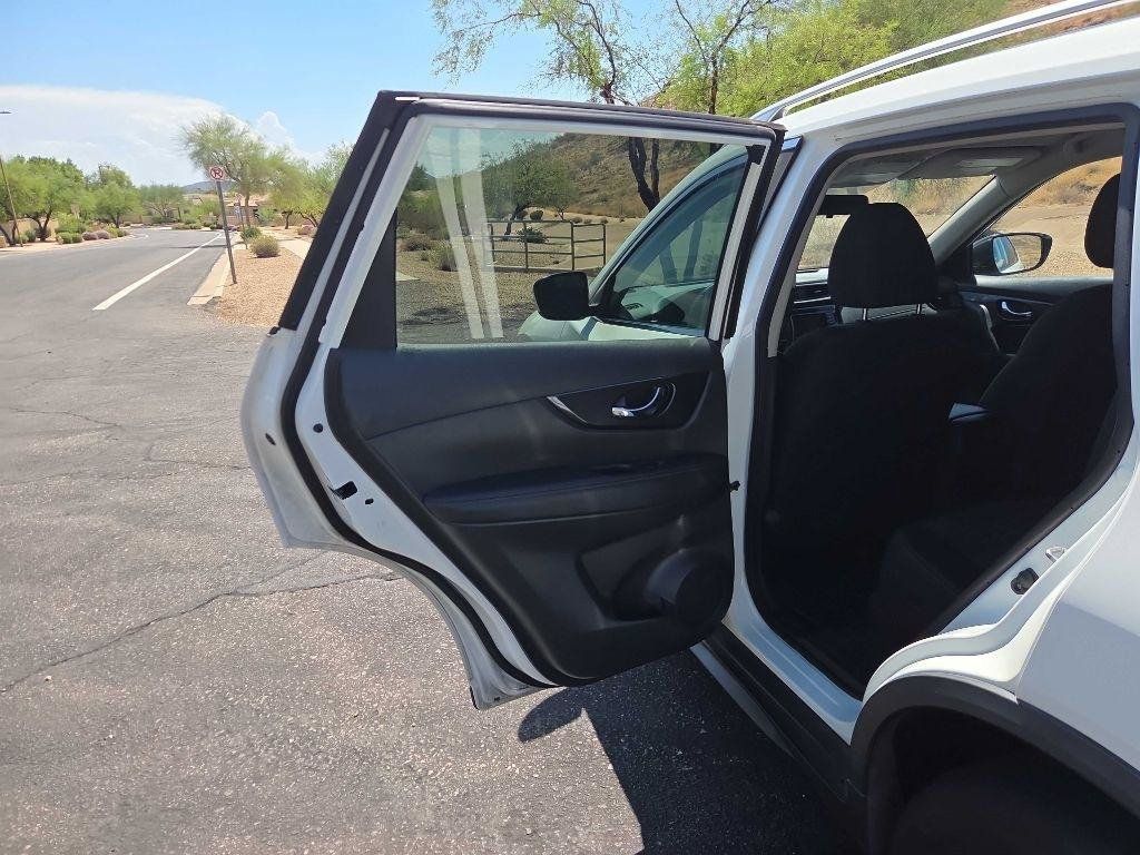 Used 2018 Nissan Rogue SV FWD image 14