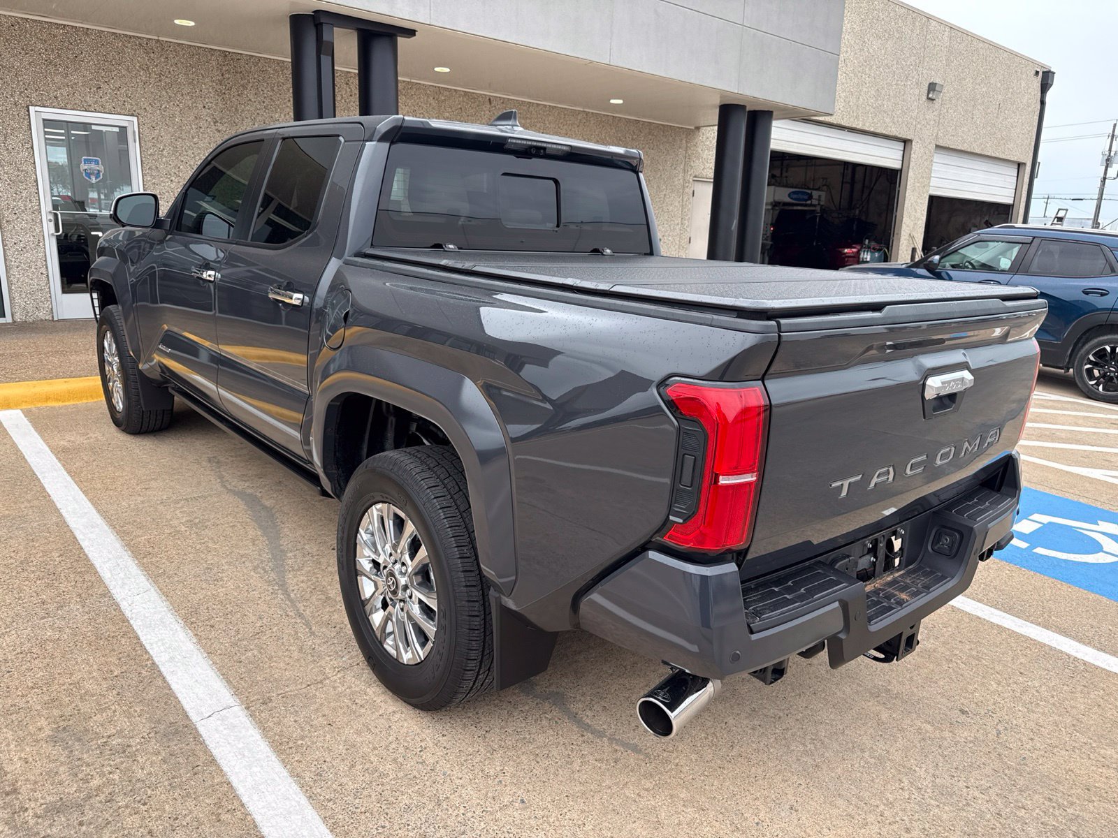 Used 2025 Toyota Tacoma Limited AWD/4WD image 3
