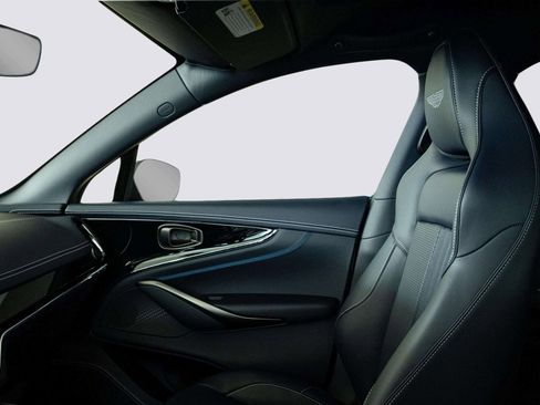 New 2026 Aston Martin DBX 707 image 13