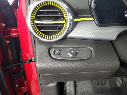 New 2026 Chevrolet Trax LT image 27