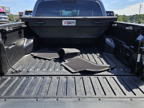 Used 2020 Toyota Tacoma TRD Off-Road w/ Technology Package image 11