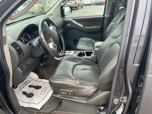 Used 2011 Nissan Pathfinder LE w/ Navigation Pkg image 18