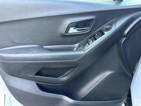 Used 2019 Chevrolet Trax LT w/ LT Convenience Package FWD image 20
