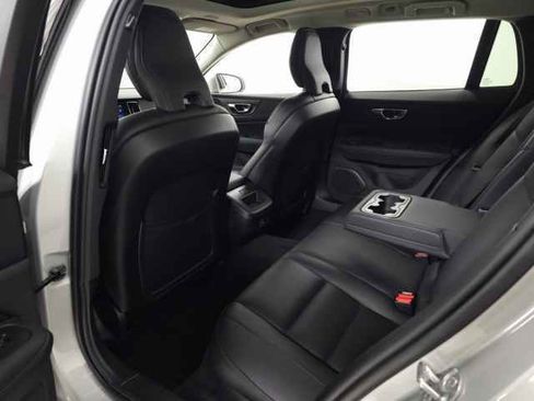 Used 2025 Volvo V60 B5 Cross Country Plus image 34