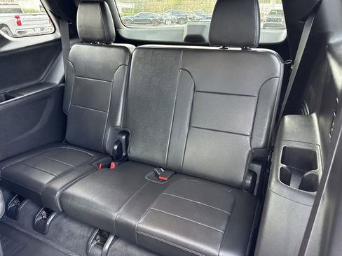 Used 2023 Chevrolet Traverse Premier image 11