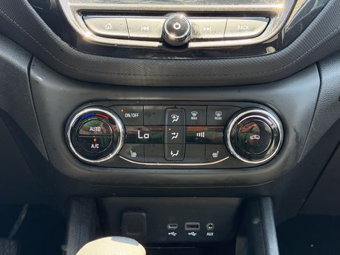 Used 2021 Chevrolet TrailBlazer LT w/ Convenience Package AWD/4WD image 22