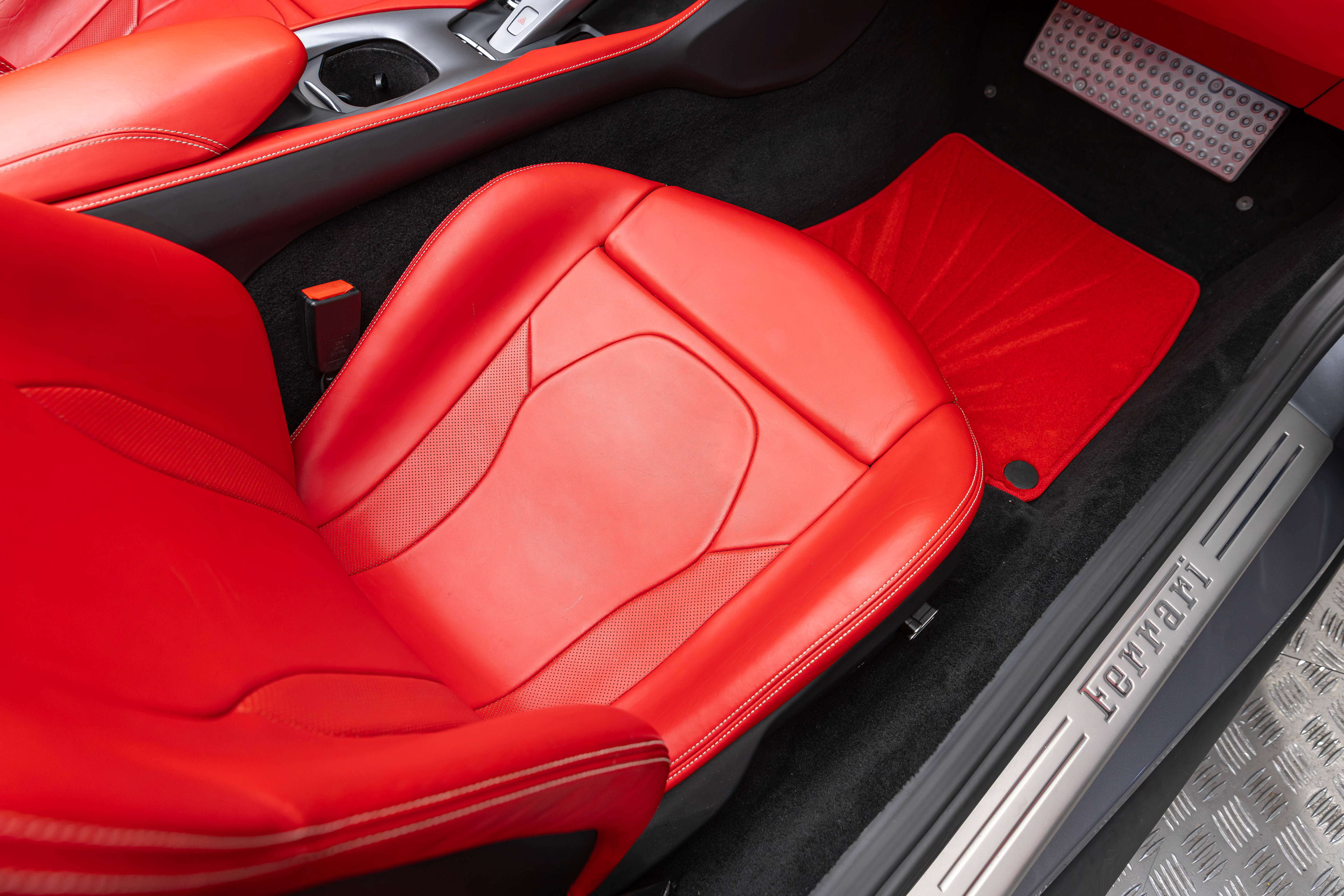 Certified 2019 Ferrari Portofino RWD image 48
