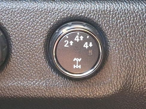 Used 2015 Chevrolet Colorado LT w/ LT Convenience Package AWD/4WD image 24