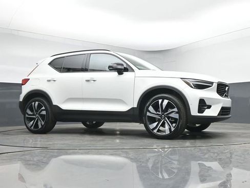 Used 2024 Volvo XC40 B5 Plus AWD/4WD image 36