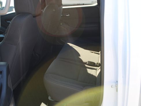 Used 2024 Nissan Frontier SV image 10