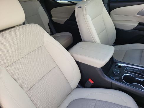 Used 2023 Chevrolet Traverse LS image 28