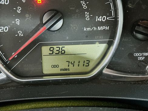 Used 2018 Toyota Yaris LE w/ Carpet Mat Package image 18