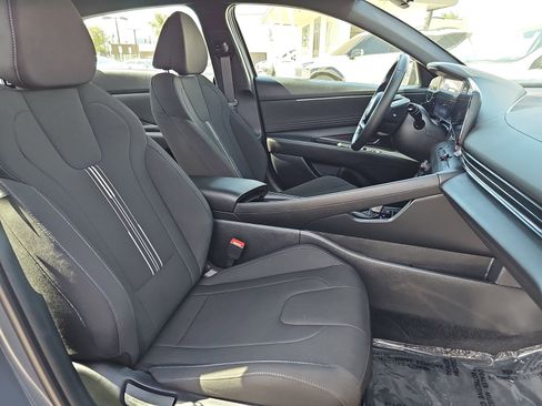Certified 2025 Hyundai Elantra SEL image 10