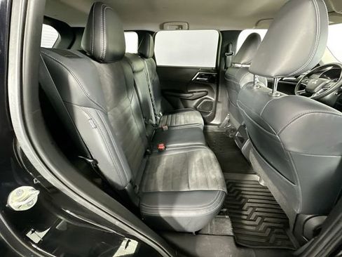 Used 2023 Mitsubishi Outlander SE image 28