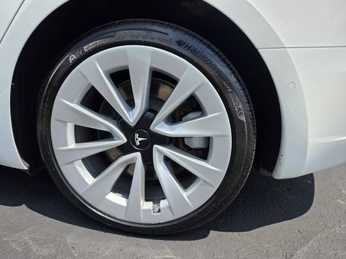 Used 2022 Tesla Model 3 Long Range AWD/4WD image 11