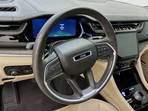 Used 2022 Jeep Grand Cherokee Limited 4xe w/ Luxury Tech Group II AWD/4WD image 18