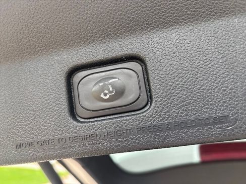 Used 2018 Ford Explorer XLT w/ Equipment Group 202A FWD image 30