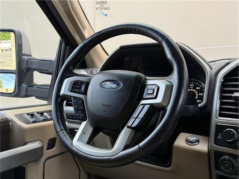 Used 2017 Ford F150 Lariat w/ Equipment Group 502A Luxury AWD/4WD image 8
