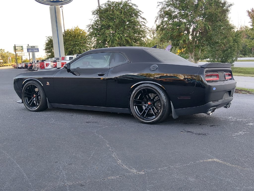 Used 2016 Dodge Challenger R/T Scat Pack w/ Leather Interior Group RWD image 6