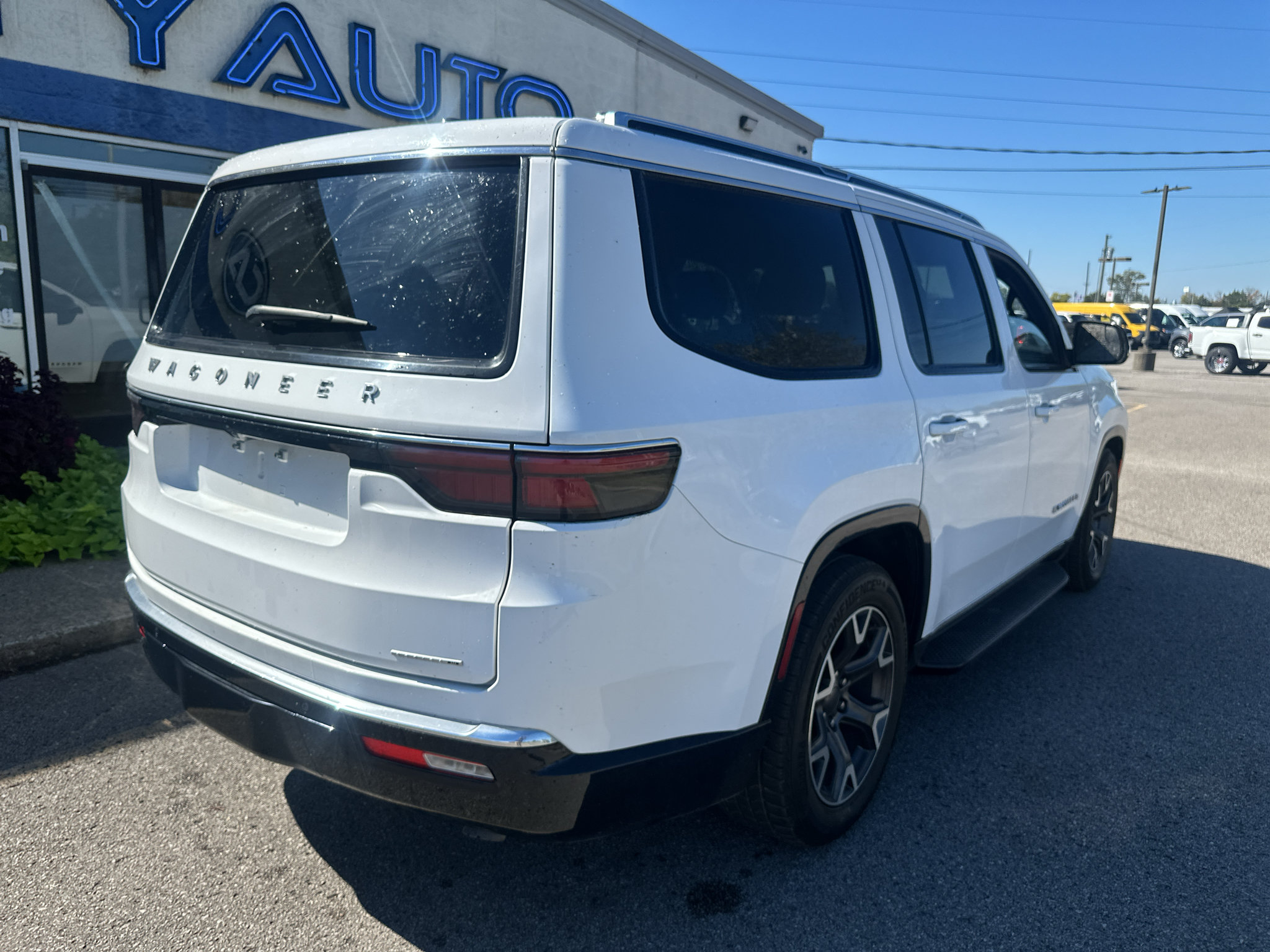 Used 2024 Jeep Wagoneer Series III AWD/4WD image 4