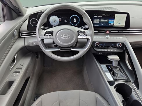 Used 2025 Hyundai Elantra SEL FWD image 11