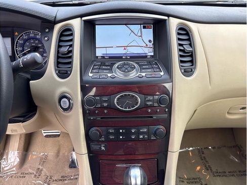 Used 2017 INFINITI QX50 Sport Utility 4D w/ Technology Package image 17