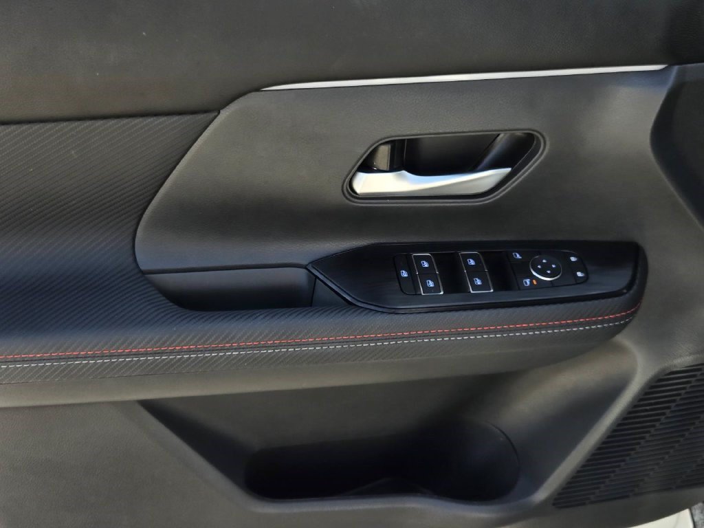 Certified 2025 Nissan Kicks SR AWD/4WD image 16