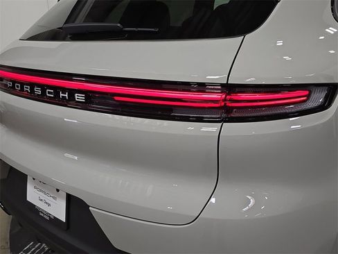 Certified 2025 Porsche Cayenne image 29