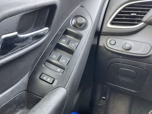 Used 2021 Chevrolet Trax LT image 10