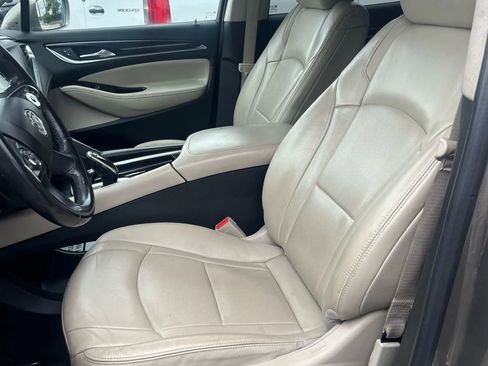 Used 2020 Buick Enclave Essence image 9