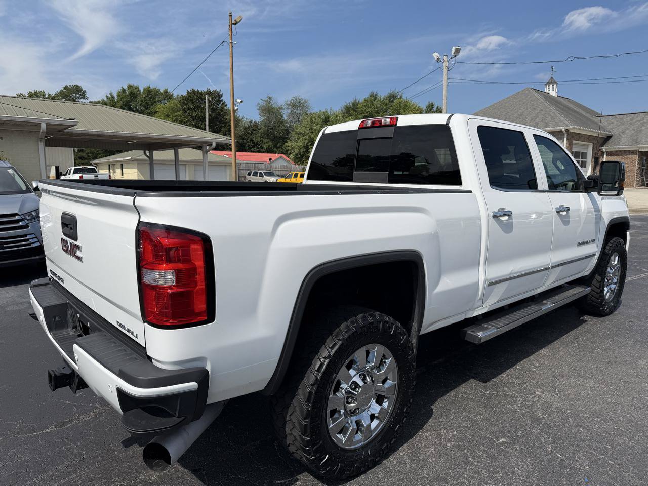 Used 2015 GMC Sierra 2500 Denali w/ Duramax Plus Package AWD/4WD image 5