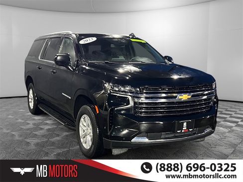 Used 2023 Chevrolet Suburban LT image 1