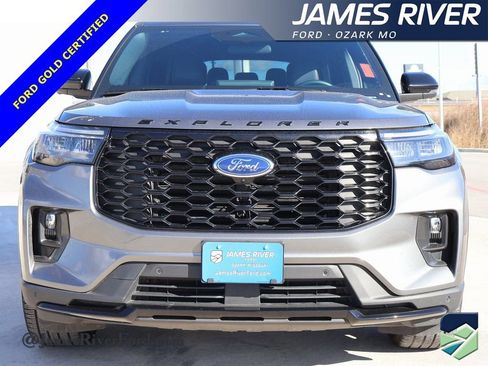 Certified 2025 Ford Explorer ST-Line w/ ST-Line Street Pack image 7