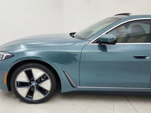 Used 2025 BMW i4 eDrive40 w/ Premium Package RWD image 9