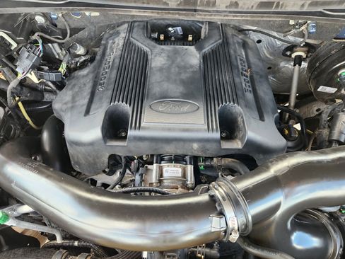 Used 2018 Ford Expedition XLT w/ Equipment Group 202A RWD image 31