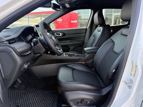 New 2026 Jeep Compass Latitude image 11