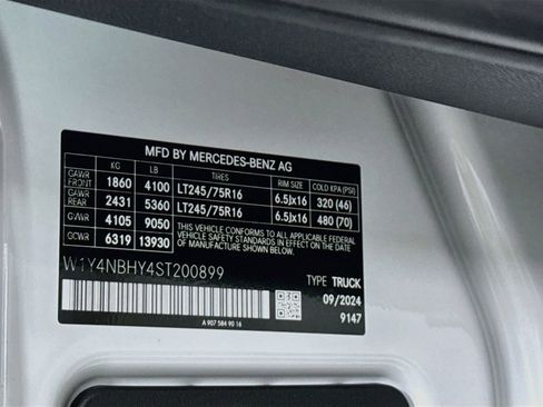 Used 2025 Mercedes-Benz Sprinter 2500 image 30