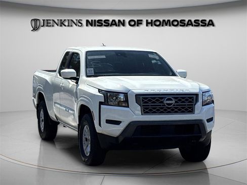 Used 2024 Nissan Frontier SV image 5