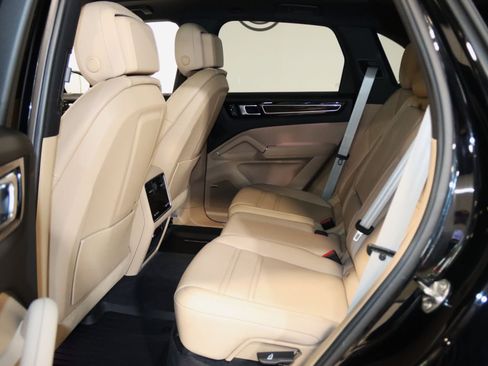 Used 2022 Porsche Cayenne Platinum Edition AWD/4WD image 57