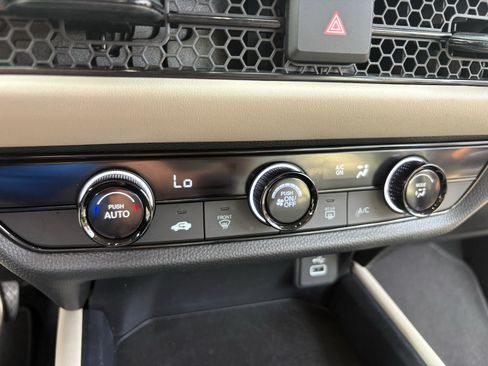 Certified 2025 Honda HR-V LX image 17