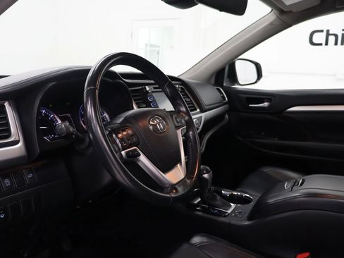 Used 2017 Toyota Highlander XLE AWD/4WD image 36