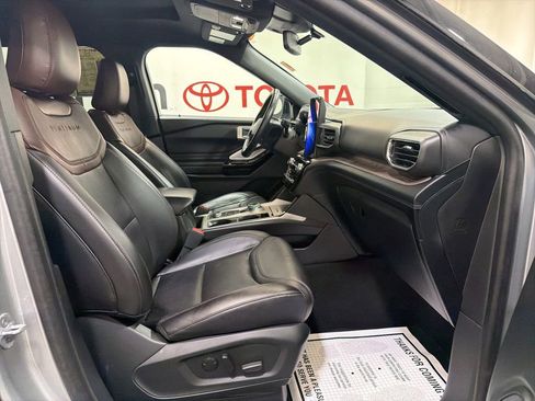 Used 2023 Ford Explorer Platinum w/ Technology Package AWD/4WD image 12