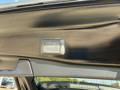 Used 2021 Toyota RAV4 XLE w/ Convenience Package image 28