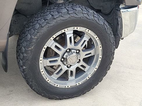 Used 2017 Toyota Tundra SR5 AWD/4WD image 16